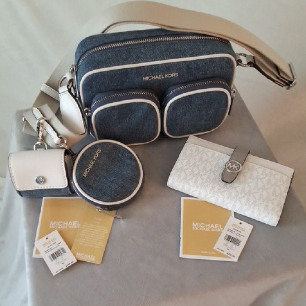 💕Michael Kors Denim Crossbody Purse/Wallet-Virtually New! 💕